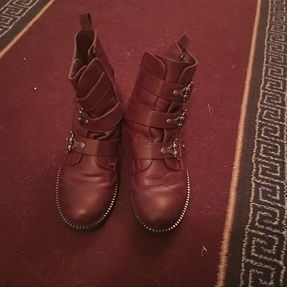 Shoes - Picture 2 of 5